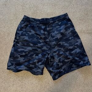 Lululemon Black Camo Linerless Shorts 7" Inseam